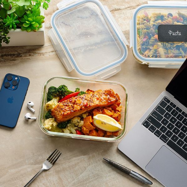 Le'raze 4pc Set of 8 Cup Large Glass Food Storage Containers with Airtight Lid Lock Lids - Freezer, Microwave & Oven Safe.